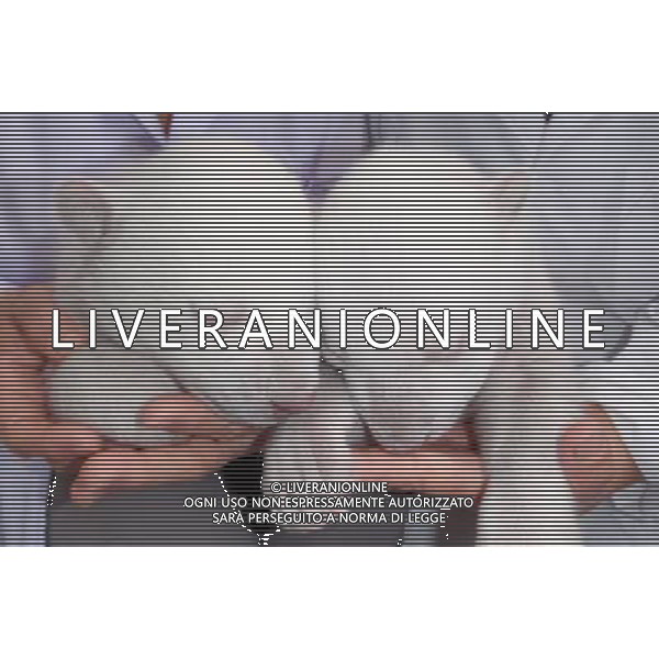 (111227) -- DALIAN, Dec. 27, 2011 () -- Photo taken on Nov. 12, 2011 shows two newly born polar bears in Dalian Laohutan Ocean Park in Dalian, northeast China\'s Liaoning Province. The cubs, who were born in the park on Oct. 14 this year, will meet the public during 2012 New Year\'s holiday. (/Wang Dan) (ly) - Xinhua/Photoshot - ag. aldo liverani sas italy only DALIAN - CUCCIOLI DI ORSO POLARE NATI IL 26 OTTOBRE 2011