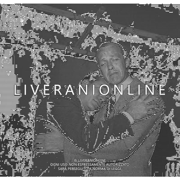 TRASMISSIONE TELEVISIVA CINQUANTA STORIA DELL TV DA CHI L\'HA FATTA A CHI L\'HA VISTA 2003 NELLA FOTO RAIMONDO VIANELLO-UGO TOGNAZZI AG ALDO LIVERANI