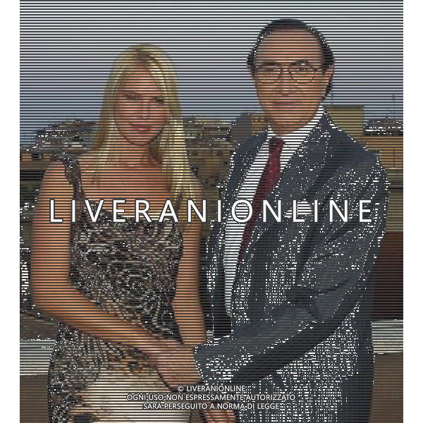 TRASMISSIONE TELEVISIVA SANREMO ESTATE 2002 NELLA FOTO VALERIA MAZZA CON PIPPO BAUDO AG ALDO LIVERANI