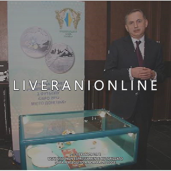 (111227) -- KIEV, Dec. 27, 2011 () -- Ukrainian vice Prime minister Borys Kolesnikov presents commemorative coins for the UEFA EURO-2012 football tournament during it\'s presentation in the Olympic National Sports Complex in Kiev, capital of Ukraine, Dec. 27, 2011. (/Olga Tarnavskaya) ©photoshot/Agenzia Aldo Liverani Sas - ITALY ONLY - Presentazione della moneta commemorativa per gli Europei di calcio UEFA EURO 2012 presso il Complesso Olimpico Nazionale dello Sport a Kiev, capitale dell\'Ucraina, 27 dicembre 2011 