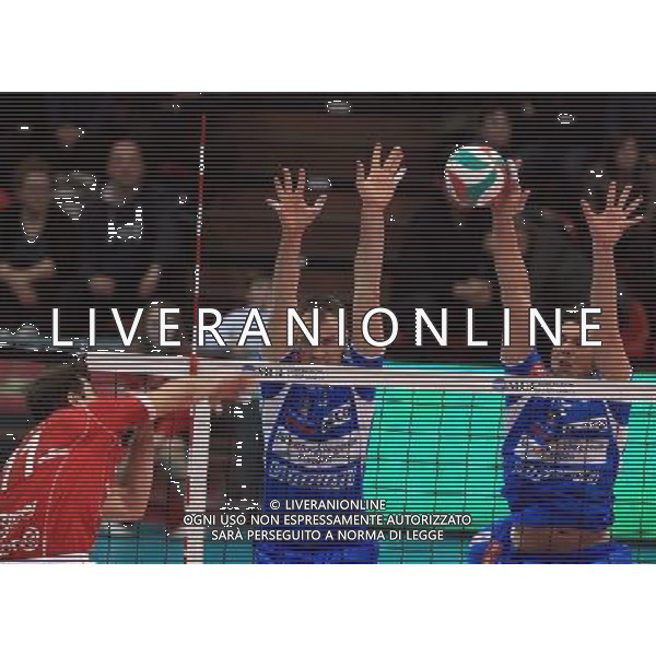 PIACENZA 29/12/2011 - COPRA ELIOR PIACENZA VS BRE BANCA LANNUTTI CUNEO - NELLA FOTO: GRBIC E FORTUNATO A MURO - FOTO FRANCESCA SOLI / AGENZIA ALDO LIVERANI
