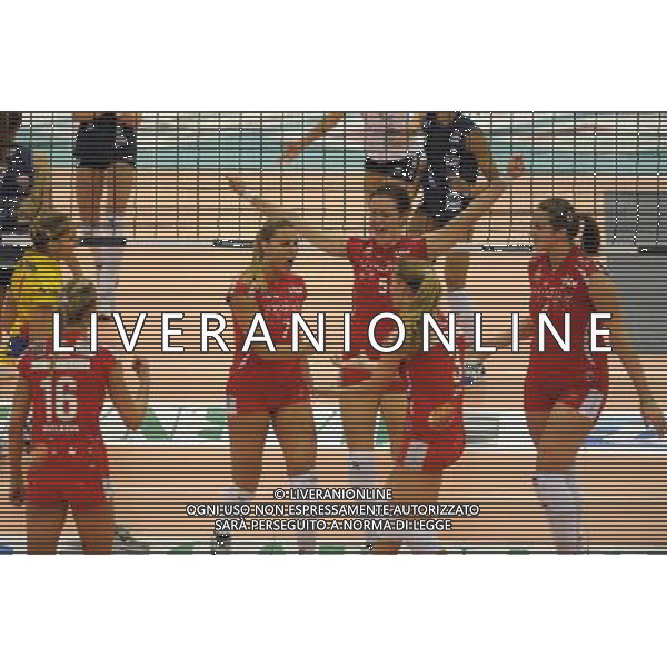 Campionato Pallavolo Serie A1 Femminile - 11° giornata Castellanza (VA) - 29/12/2011 MC Carnaghi Villa Cortese - Yamamay Busto Arsizio nella foto: esultanza Busto Arsizio foto Roberto Garavaglia - ag. Aldo Liverani sas
