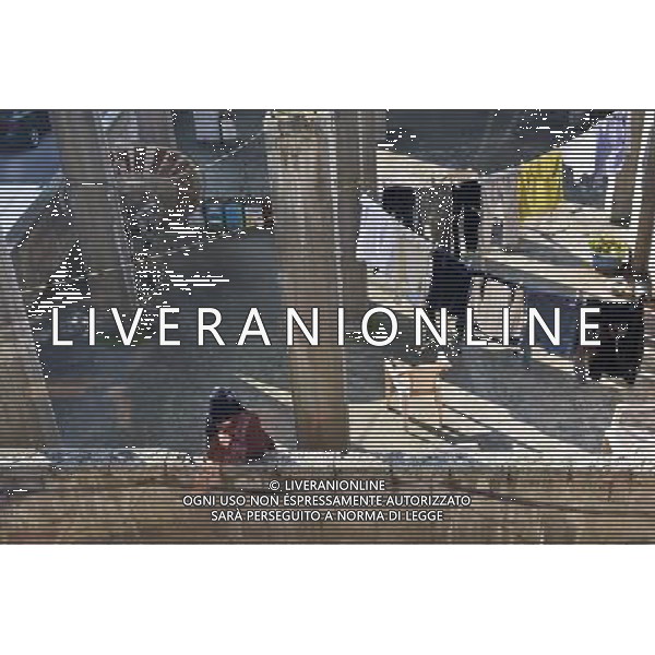 (111229) -- DAMASCUS, Dec. 29, 2011 () -- A woman looks out of a building in Homs, Syria, Dec. 29, 2011. Mohammad Mustafa al-Dabi, the head of Arab League (AL) observer mission, told the private Addounia TV on Wednesday that the situation in Homs is \'placatory till now,\' and has unequivocally confessed the presence of \'gunmen\' in the city. (/Li Muzi) /photoshot/AG ALDO LIVERANI SAS - ITALY ONLY
