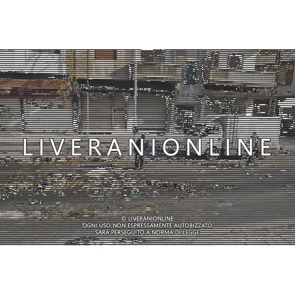 (111229) -- DAMASCUS, Dec. 29, 2011 () -- A man cleans rubbish on the street in Homs, Syria, Dec. 29, 2011. Mohammad Mustafa al-Dabi, the head of Arab League (AL) observer mission, told the private Addounia TV on Wednesday that the situation in Homs is \'placatory till now,\' and has unequivocally confessed the presence of \'gunmen\' in the city. (/Li Muzi) /photoshot/AG ALDO LIVERANI SAS - ITALY ONLY