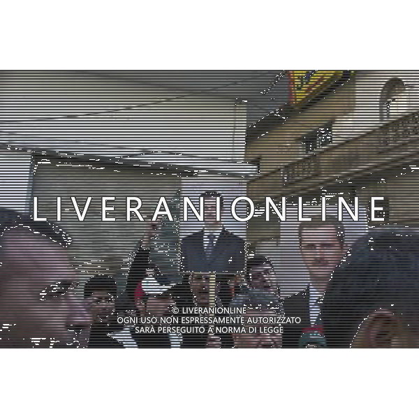 (111229) -- DAMASCUS, Dec. 29, 2011 () -- Syrians hold Syrian President Bashar al-Assad\'s photo in a rally in support of the government in Homs, Syria, Dec. 29, 2011. Mohammad Mustafa al-Dabi, the head of Arab League (AL) observer mission, told the private Addounia TV on Wednesday that the situation in Homs is \'placatory till now,\' and has unequivocally confessed the presence of \'gunmen\' in the city. (/Li Muzi) /photoshot/AG ALDO LIVERANI SAS - ITALY ONLY