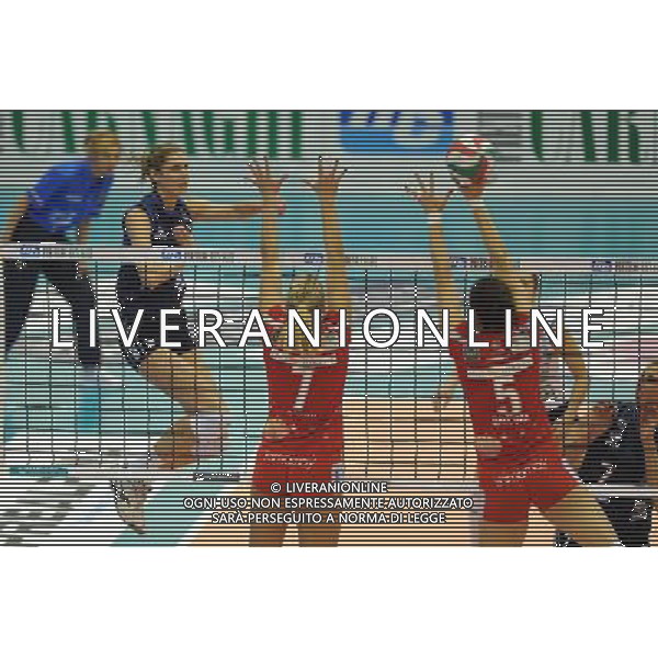 Campionato Pallavolo Serie A1 Femminile - 11Á giornata Castellanza (VA) - 29/12/2011 MC Carnaghi Villa Cortese - Yamamay Busto Arsizio nella foto: Sarah Pavan (MC Carnaghi Villa Cortese) foto Roberto Garavaglia - ag. Aldo Liverani sas