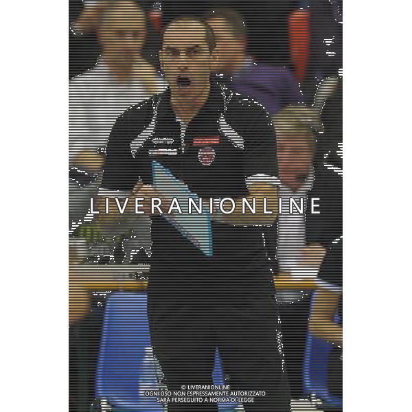 Campionato Pallavolo Serie A1 Femminile - 11Á giornata Castellanza (VA) - 29/12/2011 MC Carnaghi Villa Cortese - Yamamay Busto Arsizio nella foto: Carlo Parisi allenatore della Yamamay Busto Arsizio foto Roberto Garavaglia - ag. Aldo Liverani sas