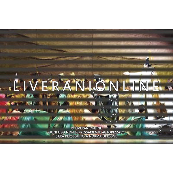 (111027) -- JINAN, Oct. 27, 2011 () -- Actors and actresses perform in the musical \'The Great Shun\' in Jinan, capital of east China\'s Shandong Province, Oct. 26, 2011. It is the first musical about Shun, a legendary monarch in ancient China. (/Liang Zhijie) (mp) ©photoshot/Agenzia Aldo Liverani Sas - ITALY ONLY - Un attore e attrici si esibirscono durante il primo musical di Shun, un monarca leggendario nella Cina antica \'The Great Shun\' a Jinan, capitale della Cina orientale di Shandong Province, 26 OTTOBRE 2011.