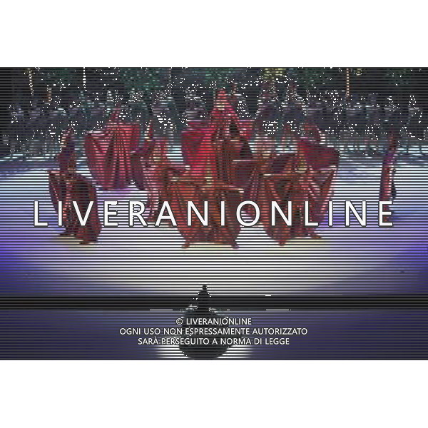 (111027) -- JINAN, Oct. 27, 2011 () -- Actors and actresses perform in the musical \'The Great Shun\' in Jinan, capital of east China\'s Shandong Province, Oct. 26, 2011. It is the first musical about Shun, a legendary monarch in ancient China. (/Liang Zhijie) (mp) ©photoshot/Agenzia Aldo Liverani Sas - ITALY ONLY - Un attore e attrici si esibirscono durante il primo musical di Shun, un monarca leggendario nella Cina antica \'The Great Shun\' a Jinan, capitale della Cina orientale di Shandong Province, 26 OTTOBRE 2011.