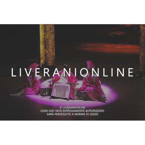 (111027) -- JINAN, Oct. 27, 2011 () -- An actor and actresses perform in the musical \'The Great Shun\' in Jinan, capital of east China\'s Shandong Province, Oct. 26, 2011. It is the first musical about Shun, a legendary monarch in ancient China. (/Liang Zhijie) (mp) ©photoshot/Agenzia Aldo Liverani Sas - ITALY ONLY - Un attore e attrici si esibirscono durante il primo musical di Shun, un monarca leggendario nella Cina antica \'The Great Shun\' a Jinan, capitale della Cina orientale di Shandong Province, 26 OTTOBRE 2011.