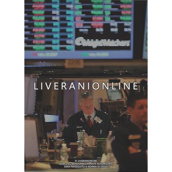 (120104) -- NEW YORK, Jan. 4, 2012 () -- Traders work on the floor of the New York Stock Exchange in New York, the United States, Jan. 3, 2012. The U.S. stocks rallied on Tuesday, the first trading day of 2012, as investors welcomed a batch of upbeat economic data. (/Wang Lei) (zw) ©photoshot/Agenzia Aldo Liverani Sas - ITALY ONLY - Operatori della borsa di New York nel primo giorno di negoziazione del 2012, Stati Uniti, 3 gennaio 2012.