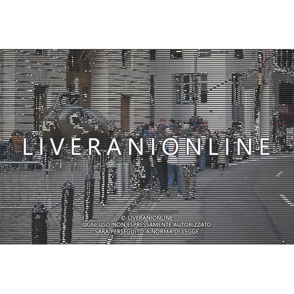 Tourists wait behind police barricades to pose for photos in front of the Wall Street Bull on Broadway in Lower Manhattan in New York on Monday, January 2, 2011. For the last three months the iconic sculpture has been off limits and behind barricades because of fear of vandalism from Occupy Wall Street protesters. At a ceremony celebrating the 22nd anniversary of the bull by artist Arturo DiModica the Bowling Green Assoc. called for the removal of the barricades because they are adversely affecting businesses in the area that rely on tourist trade. (å Richard B. Levine) ©PHOTOSHOT/AG ALDO LIVERANI SAS - ITALY ONLY - *** Local Caption *** .