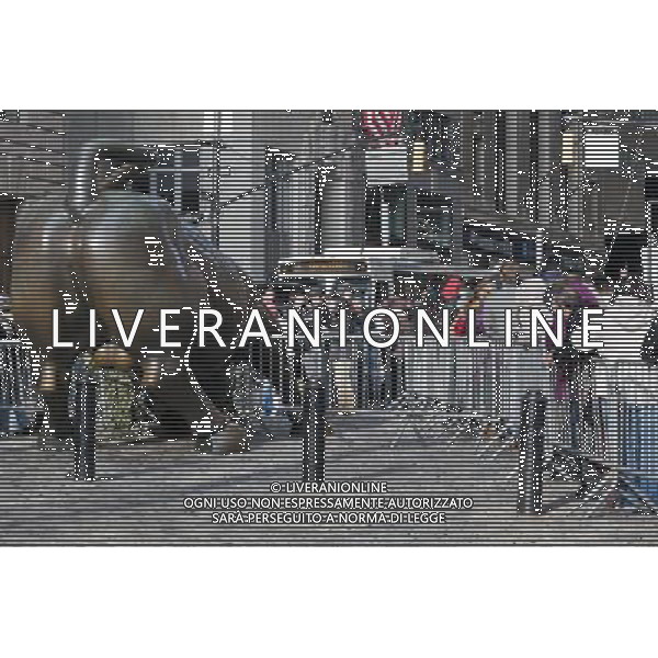 Tourists wait behind police barricades to pose for photos in front of the Wall Street Bull on Broadway in Lower Manhattan in New York on Monday, January 2, 2011. For the last three months the iconic sculpture has been off limits and behind barricades because of fear of vandalism from Occupy Wall Street protesters. At a ceremony celebrating the 22nd anniversary of the bull by artist Arturo DiModica the Bowling Green Assoc. called for the removal of the barricades because they are adversely affecting businesses in the area that rely on tourist trade. (å Richard B. Levine) ©PHOTOSHOT/AG ALDO LIVERANI SAS - ITALY ONLY - *** Local Caption *** .