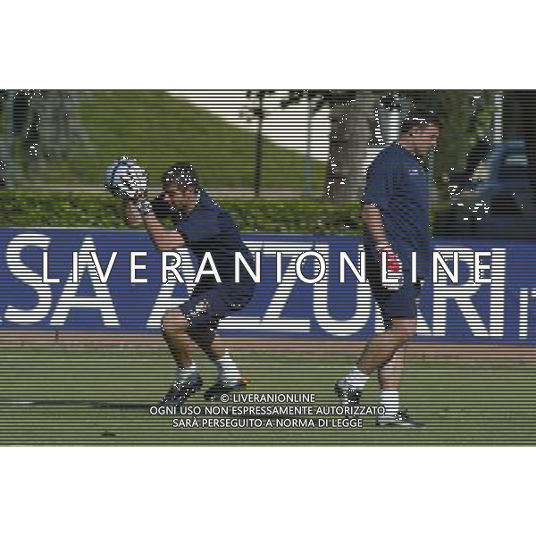 Coverciano (Fi) 25/05/2004 Raduno della Nazionale di Calcio in preparazione agli Europei. Nella foto: Toldo Francesco e Peruzzi Angelo.* Ph Gianni Nucci/Aldo Liverani