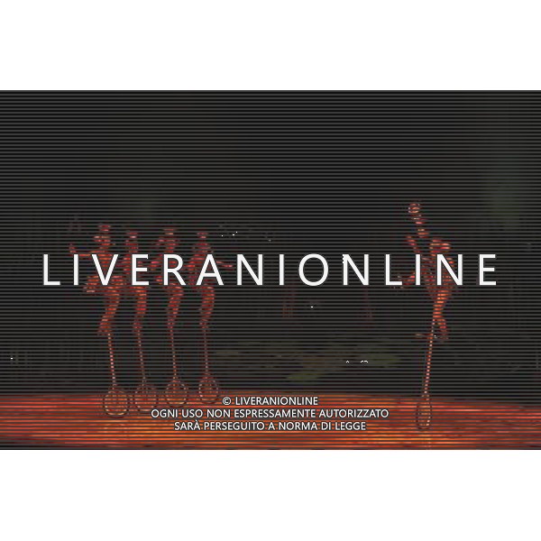 Cirque Du Soleil perform Totem at the Albert Hall. London 4th January 2011. ©photoshot/Agenzia Aldo Liverani Sas - ITALY ONLY - Artisti del Cirque Du Soleil durante le Prove dello spettacolo \'Totem\' al Royal Albert Hall di Londra, Inghilterra 4 gennaio 2012