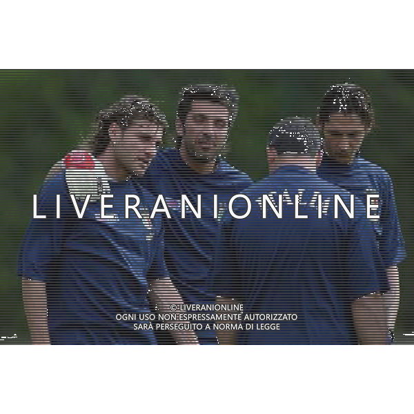 NAZIONALE ITALIANA A COVERCIANO 27/05/2004 NELLA FOTO BUFFON GIANLUIGI-CRISTIAN VIERI AGENZIA ALDO LIVERANI