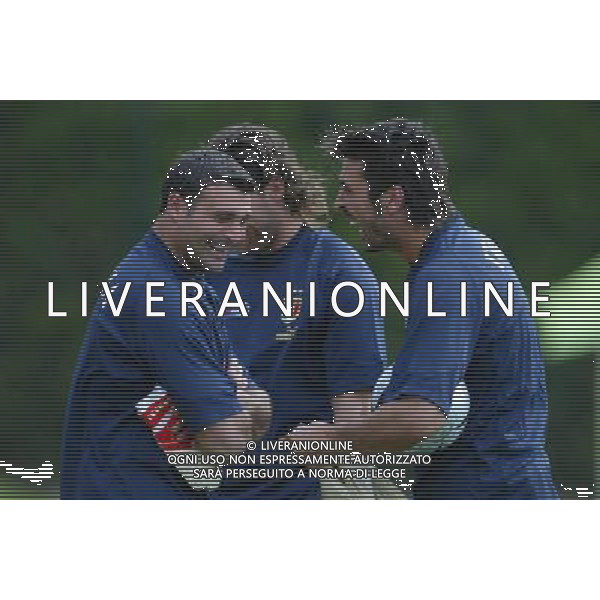 NAZIONALE ITALIANA A COVERCIANO 27/05/2004 NELLA FOTO PERUZZI ANGELO CON BUFFON GIANLUIGI AGENZIA ALDO LIVERANI