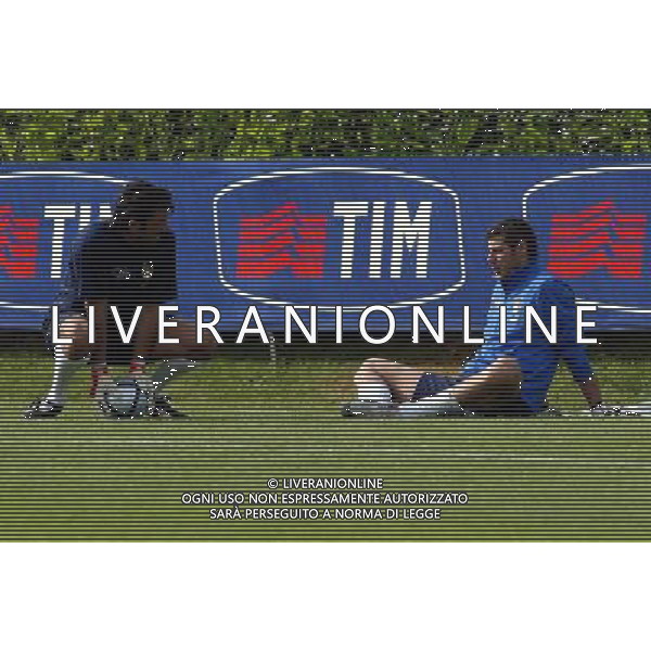 NAZIONALE ITALIANA A COVERCIANO 27/05/2004 NELLA FOTO TOLDO FRANCESCO CON GIANLUIGI BUFFON AGENZIA ALDO LIVERANI