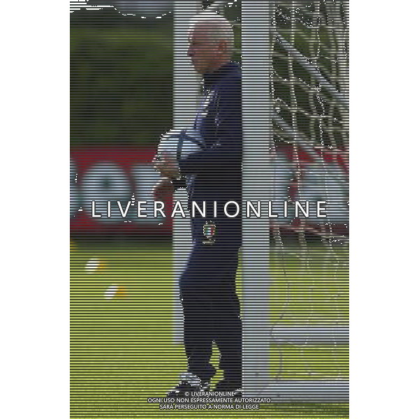 NAZIONALE ITALIANA A COVERCIANO 27/05/2004 NELLA FOTO GIOVANNI TRAPATTONI AGENZIA ALDO LIVERANI