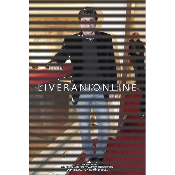 MILANO 09/01/2012 TEATRO MANZONI PRESENTAZIONE DELLO SPETTACOLO TEATRALE \' DUE DI NOI\' REGIA DI LEO MUSCATO CON EMILIO SOLFRIZZI E LUNETTA SAVINO NELLA FOTO EMILIO SOLFRIZZI PH.FIOCHI/AG ALDO LIVERANI SAS