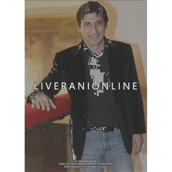 MILANO 09/01/2012 TEATRO MANZONI PRESENTAZIONE DELLO SPETTACOLO TEATRALE \' DUE DI NOI\' REGIA DI LEO MUSCATO CON EMILIO SOLFRIZZI E LUNETTA SAVINO NELLA FOTO EMILIO SOLFRIZZI PH.FIOCHI/AG ALDO LIVERANI SAS