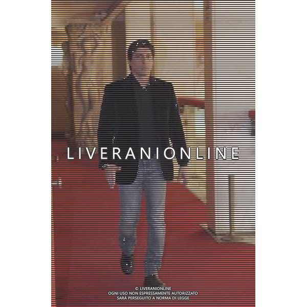 MILANO 09/01/2012 TEATRO MANZONI PRESENTAZIONE DELLO SPETTACOLO TEATRALE \' DUE DI NOI\' REGIA DI LEO MUSCATO CON EMILIO SOLFRIZZI E LUNETTA SAVINO NELLA FOTO EMILIO SOLFRIZZI PH.FIOCHI/AG ALDO LIVERANI SAS