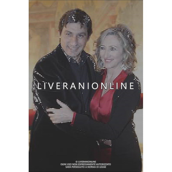 MILANO 09/01/2012 TEATRO MANZONI PRESENTAZIONE DELLO SPETTACOLO TEATRALE \' DUE DI NOI\' REGIA DI LEO MUSCATO CON EMILIO SOLFRIZZI E LUNETTA SAVINO NELLA FOTO EMILIO SOLFRIZZI E LUNETTA SAVINO PH.FIOCHI/AG ALDO LIVERANI SAS