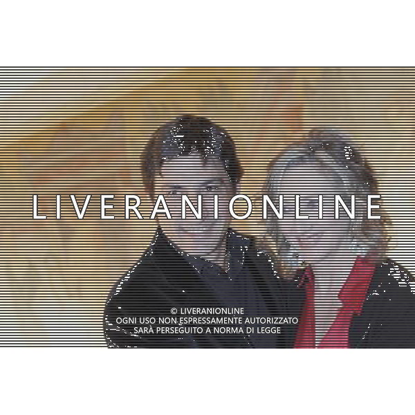 MILANO 09/01/2012 TEATRO MANZONI PRESENTAZIONE DELLO SPETTACOLO TEATRALE \' DUE DI NOI\' REGIA DI LEO MUSCATO CON EMILIO SOLFRIZZI E LUNETTA SAVINO NELLA FOTO EMILIO SOLFRIZZI E LUNETTA SAVINO PH.FIOCHI/AG ALDO LIVERANI SAS