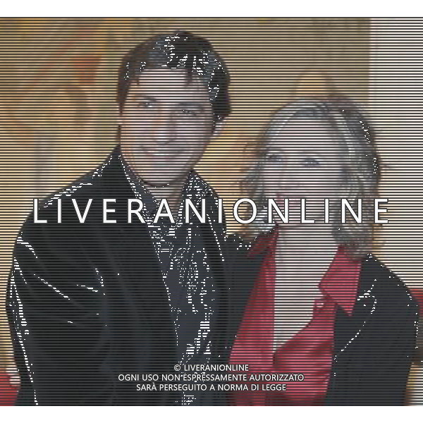 MILANO 09/01/2012 TEATRO MANZONI PRESENTAZIONE DELLO SPETTACOLO TEATRALE \' DUE DI NOI\' REGIA DI LEO MUSCATO CON EMILIO SOLFRIZZI E LUNETTA SAVINO NELLA FOTO EMILIO SOLFRIZZI E LUNETTA SAVINO PH.FIOCHI/AG ALDO LIVERANI SAS