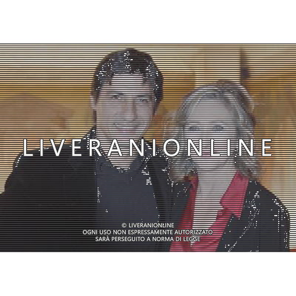 MILANO 09/01/2012 TEATRO MANZONI PRESENTAZIONE DELLO SPETTACOLO TEATRALE \' DUE DI NOI\' REGIA DI LEO MUSCATO CON EMILIO SOLFRIZZI E LUNETTA SAVINO NELLA FOTO EMILIO SOLFRIZZI E LUNETTA SAVINO PH.FIOCHI/AG ALDO LIVERANI SAS