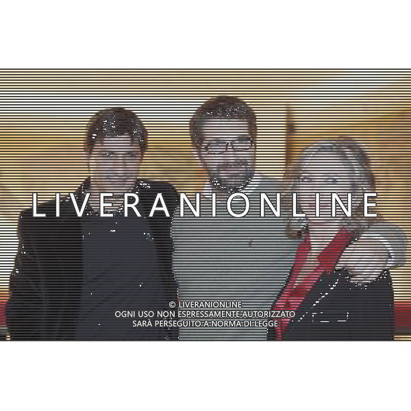 MILANO 09/01/2012 TEATRO MANZONI PRESENTAZIONE DELLO SPETTACOLO TEATRALE \' DUE DI NOI\' REGIA DI LEO MUSCATO CON EMILIO SOLFRIZZI E LUNETTA SAVINO NELLA FOTO EMILIO SOLFRIZZI E LUNETTA SAVINO LEO MUSCATO PH.FIOCHI/AG ALDO LIVERANI SAS