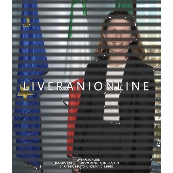 MILANO 9/1/2012 PALAZZO DELLA REGIONE LOMBARDIA CONFERENZA STAMPA DI PRESENTAZIONE DELL\' ACCORDO REGIONE E BANCA EUROPEA PER GLI INVESTIMENTI A SOSTEGNO DELLE PICCOLE E MEDIE IMPRESE NELLA FOTO MARGUERITE Mc MAHON CAPO DIVISIONE - BANCHE E CORPORATES DIPARTIMENTO MARE ADRIATICO FINANZIAMENTI IN ITALIA E MALTA FOTO ROMANO/AG ALDO LIVERANI