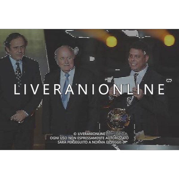 FIFA Ballon dâ€™Or 2011 Zurigo (Svizzera) - 09.01.2012 Nella Foto:ronaldo svela messi vincitore pallone d\'oro /Ph.Vitez-Ag. Aldo Liverani