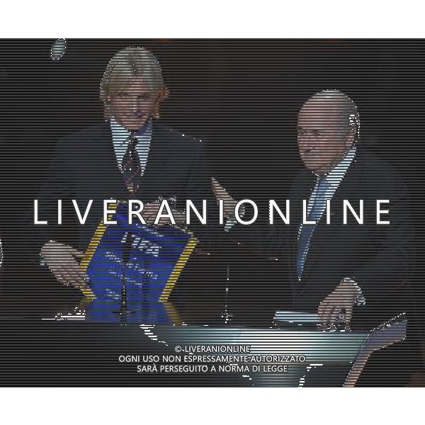 FIFA Ballon dâ€™Or 2011 Zurigo (Svizzera) - 09.01.2012 Nella Foto:simone farina premiato da blatter /Ph.Vitez-Ag. Aldo Liverani