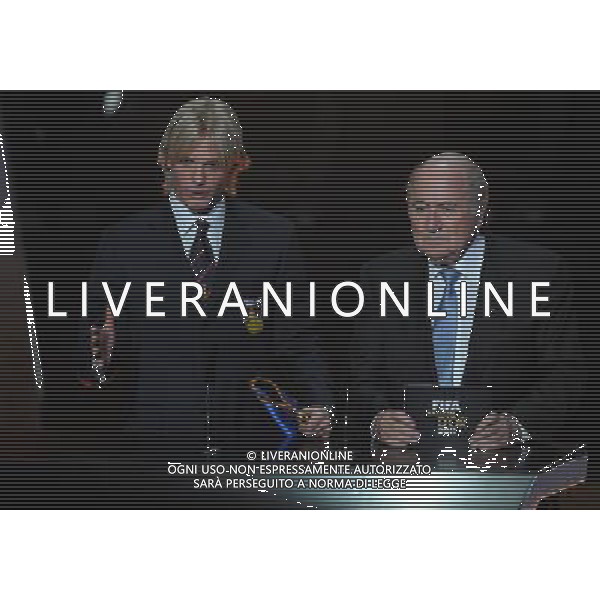 FIFA Ballon dâ€™Or 2011 Zurigo (Svizzera) - 09.01.2012 Nella Foto:simone farina premiato da blatter /Ph.Vitez-Ag. Aldo Liverani