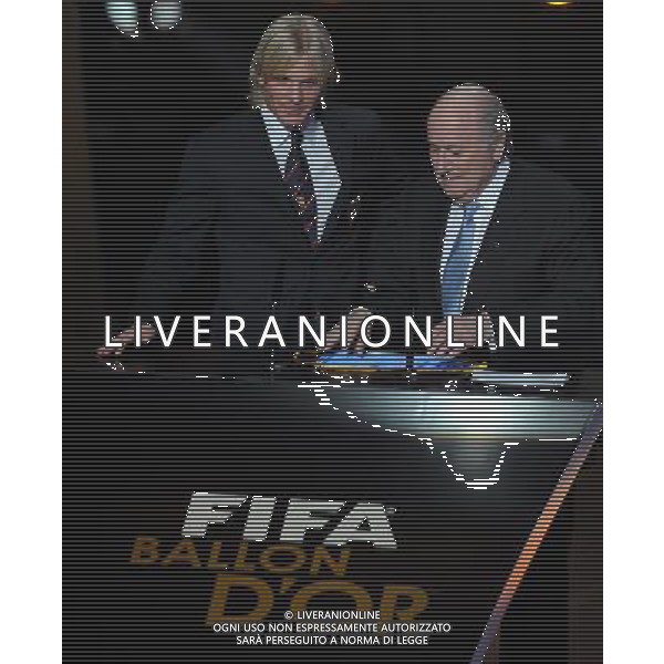 FIFA Ballon dâ€™Or 2011 Zurigo (Svizzera) - 09.01.2012 Nella Foto:simone farina premiato da blatter /Ph.Vitez-Ag. Aldo Liverani