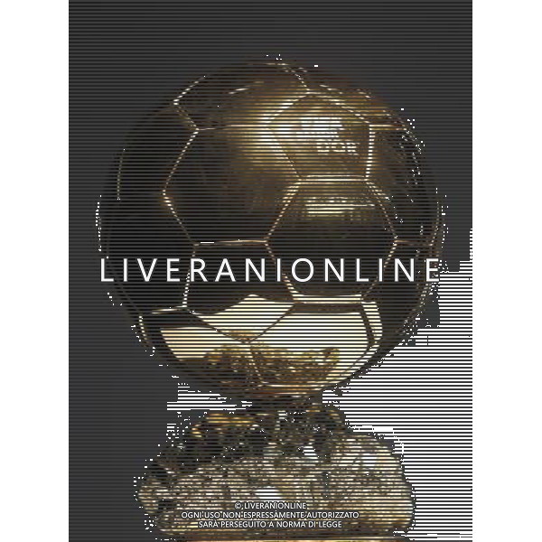 (120109) -- ZURICH, Jan. 9, 2012 () -- The photo taken on Jan. 9, 2012 at the congress hall in Zurich, Switzerland, shows the FIFA Ballon d\'Or trophy.(/Zhou Lei) ©PHOTOSHOT/Agenzia Aldo Liverani Sas - ITALY ONLY: ZURIGO - PREMIAZIONE \' PALLONE D\'ORO 2011\'