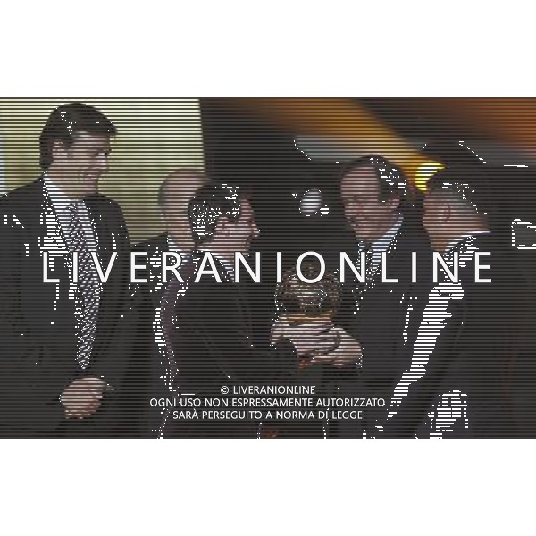 (120110) -- ZURICH, Jan. 10, 2012 () -- Lionel Messi (C) of Argentina receives the Ballon d\'Or trophy from UEFA president Michel Platini (2nd R) during the FIFA Ballon d\'Or Gala 2011 in Zurich, Switzerland, Jan. 9, 2012. (/Zhou Lei) (jyc) ©PHOTOSHOT/Agenzia Aldo Liverani Sas - ITALY ONLY: ZURIGO - PREMIAZIONE \' PALLONE D\'ORO 2011\'