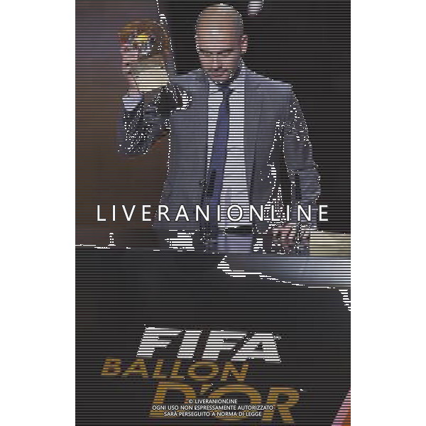 (120110) -- ZURICH, Jan. 10, 2012 () -- Barcelona\'s coach Pep Guardiola speaks after receiving the FIFA Men\'s Football Coach of the Year Award during the FIFA Ballon d\'Or Gala 2011 in Zurich, Switzerland, Jan. 9, 2012. (/Zhou Lei) (jyc) ©PHOTOSHOT/Agenzia Aldo Liverani Sas - ITALY ONLY: ZURIGO - PREMIAZIONE \' PALLONE D\'ORO 2011\'