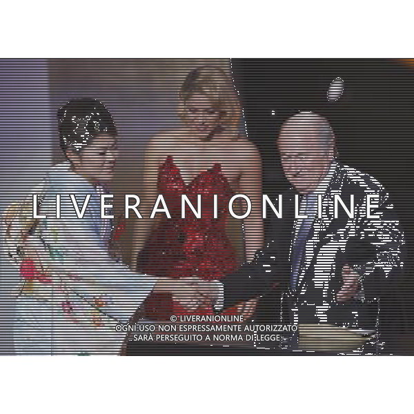 (120110) -- ZURICH, Jan. 10, 2012 () -- Homare Sawa (L) of Japan shakes hands with FIFA president Joseph S. Blatter (R) while receives the FIFA Women\'s World Player of the Year Award during the FIFA Ballon d\'Or Gala 2011 in Zurich, Switzerland, Jan. 9, 2012. (/Zhou Lei) (jyc) ©PHOTOSHOT/Agenzia Aldo Liverani Sas - ITALY ONLY: ZURIGO - PREMIAZIONE \' PALLONE D\'ORO 2011\'