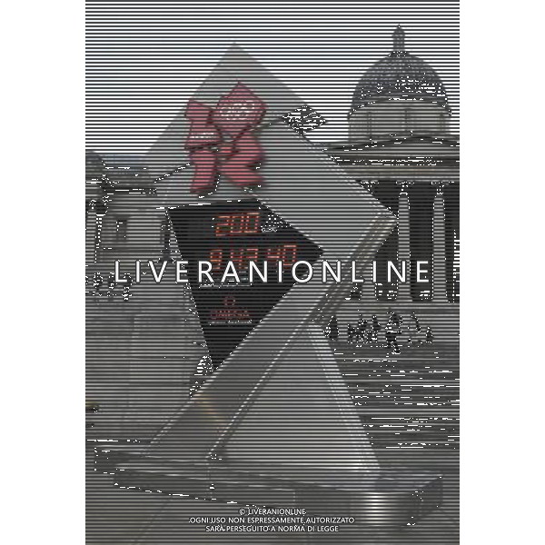 200 Days To The Olympics, Countdown To The London 2012 Olympic Games, Countdown Clock, Trafalgar Square, London. 09.01.12 ©photoshot/Agenzia Aldo Liverani Sas - ITALY ONLY - 200 giorni alle Olimpiadi, l\'orologio del conto alla rovescia per la Olimpiadi di Londra 2012, Trafalgar Square, Londra. 09.01.12