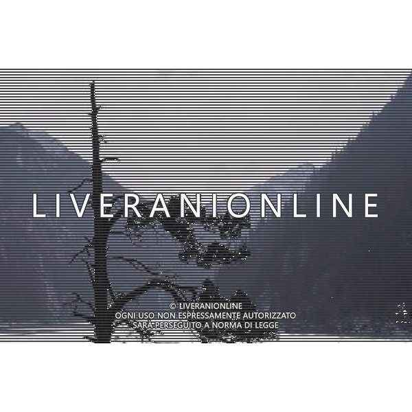 (120110) JIUZHAIGOU, Jan. 10, 2012 () Photo taken on Jan. 8, 2012 shows the winter landscape in Jiuzhaigou scenic area, a renowned tourist resort in southwest China\'s Sichuan Province. The 7th China Jiuzhaigou international icefall tourism festival started on Monday. (/Jiang Hongjing) (dlq) ©photoshot/AG ALDO LIVERANI SAS - ITALY ONLY -