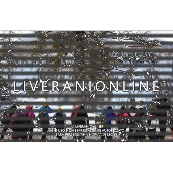 (120110) JIUZHAIGOU, Jan. 10, 2012 () Many photography enthusiasts and tourists take photos before the Nuorilang Waterfall in Jiuzhaigou scenic area, a renowned tourist resort in southwest China\'s Sichuan Province, Jan. 9, 2012. The 7th China Jiuzhaigou international icefall tourism festival started on Monday. (/Jiang Hongjing) (dlq) ©photoshot/AG ALDO LIVERANI SAS - ITALY ONLY -