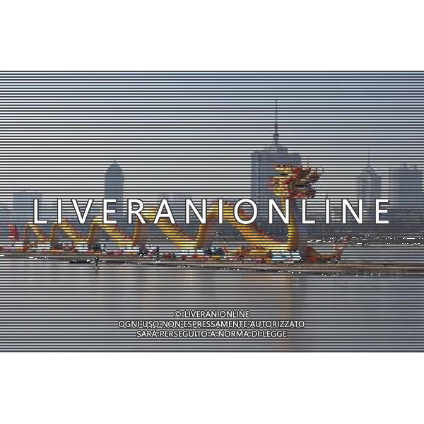 (120110) TAIYUAN, Jan. 10, 2012 () A dragon shaped decoration is seen in Fenhe River of Taiyuan, capital of north China\'s Shanxi Province, Jan. 10, 2012. People re decorated the dragon sculpture to welcome the traditional Chinese lunar new year, which falls on Jan. 23. (/Zhan Yan) (dlq) ©photoshot/AG ALDO LIVERANI SAS - ITALY ONLY -