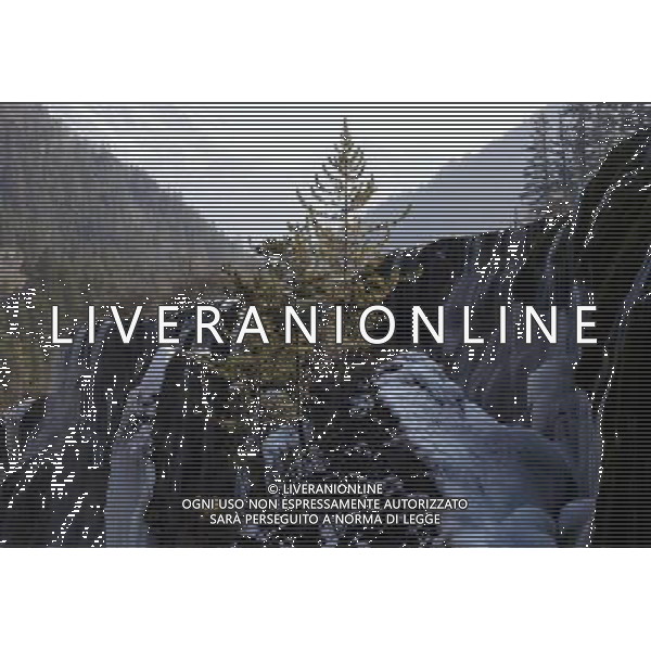 (120110) JIUZHAIGOU, Jan. 10, 2012 () Photo taken on Jan. 8, 2012 shows the waterfall landscape in Jiuzhaigou scenic area, a renowned tourist resort in southwest China\'s Sichuan Province. The 7th China Jiuzhaigou international icefall tourism festival started on Monday. (/Jiang Hongjing) (dlq) ©photoshot/AG ALDO LIVERANI SAS - ITALY ONLY -