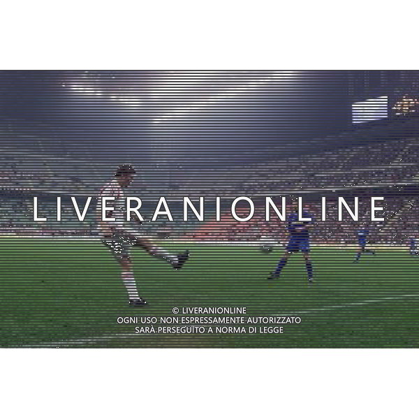 MILANO, 27-09-01 DFP/MARCO LUSSOSO MILAN-BATE BORISOV (COPPA UEFA) NELLA FOTO: THOMAS HELVEG AG ALDO LIVERANI S A S