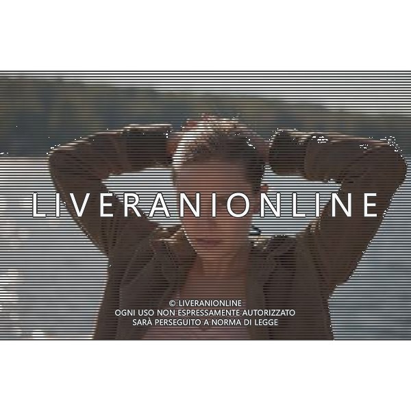 Actress Elizabeth Olsen as \'Martha\' on the set of MARTHA MARCY MARY MARLENE. Photo by Jody Lee Lipes © LFI/Photoshot - ag. aldo liverani sas italy only