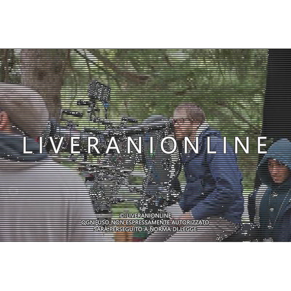 Writer/Director Sean Durkin (C) on the set of MARTHA MARCY MAY MARLENE. Photo by Drew Innis © LFI/Photoshot - ag. aldo liverani sas italy only