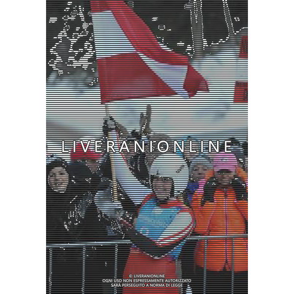 (120117) -- INNSBRUCK, Jan. 17, 2012 () -- Miriam-Stefanie Kastlunger of Austria (front) waves Austrian national flag after winning the gold medal during the Women\'s Singles Luge of Innsbruck 2012 Youth Olympic Games at the Olympic Sliding Centre in Innsbruck, Austria, Jan. 16, 2012. Saskia Langer of Germany won the silver medal and Ulla Zirne of Latvia won the bronze medal. (/Xu Liang) (wy) ©photoshot/Agenzia Aldo Liverani Sas - ITALY ONLY - Giochi Olimpici della Gioventu\' a Innsbruck, Austria, 16 Gennaio 2012.