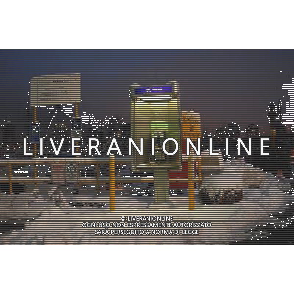 (120118) -- VANCOUVER, Jan. 18, 2011 () -- Telephone booth is surrounded by snow at Vancouver\'s Granville Island marina, Jan. 17, 2012. Environment Canada has issued a snowfall warning for Metro Vancouver, with estimated 20cm of fresh snow to fall on Vancouver overnight. Wind chill caused by a blast of continental arctic air could cause the temperature to drop to -20 degree centigrade in land of Howe Sound in the next few days. (/Sergei Bachlakov) (zyw) ©PHOTOSHOT/AG ALDO LIVERANI SAS - ITALY ONLY